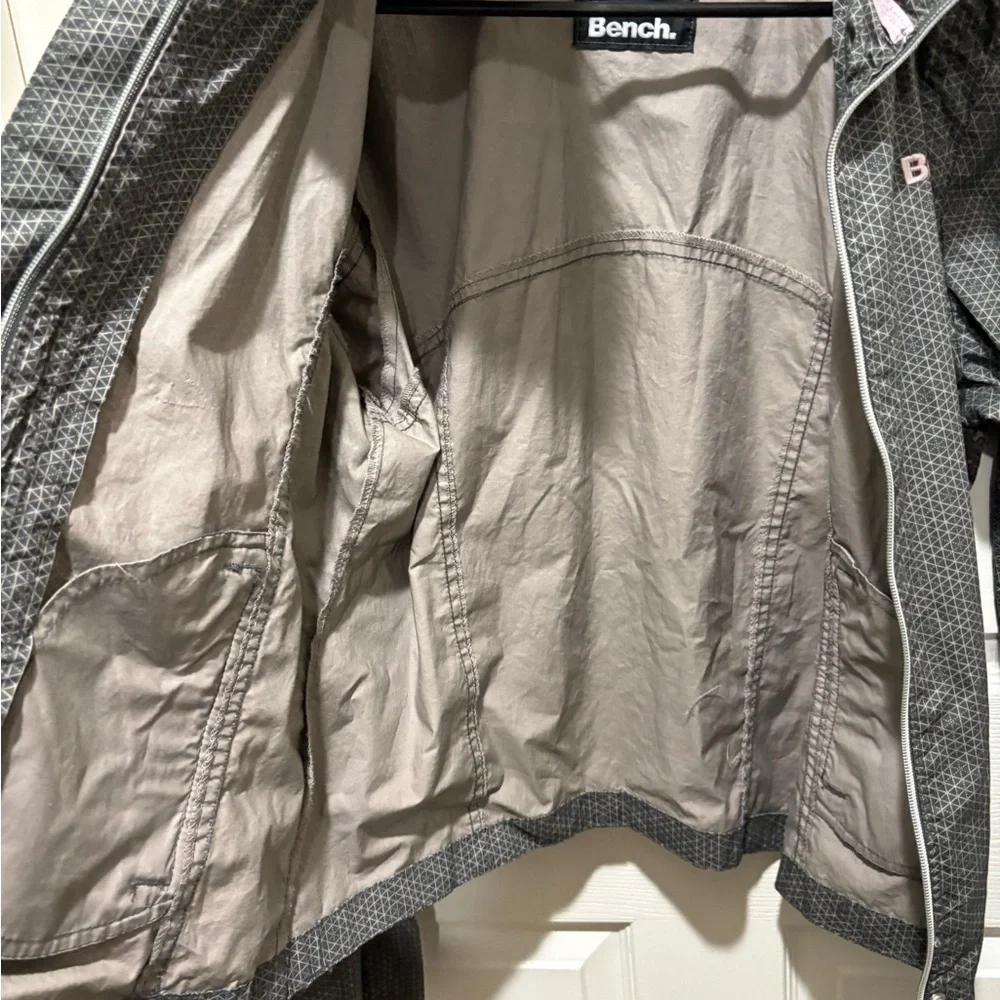 Bench Geometric Gray Jacket with Pink Embroidery